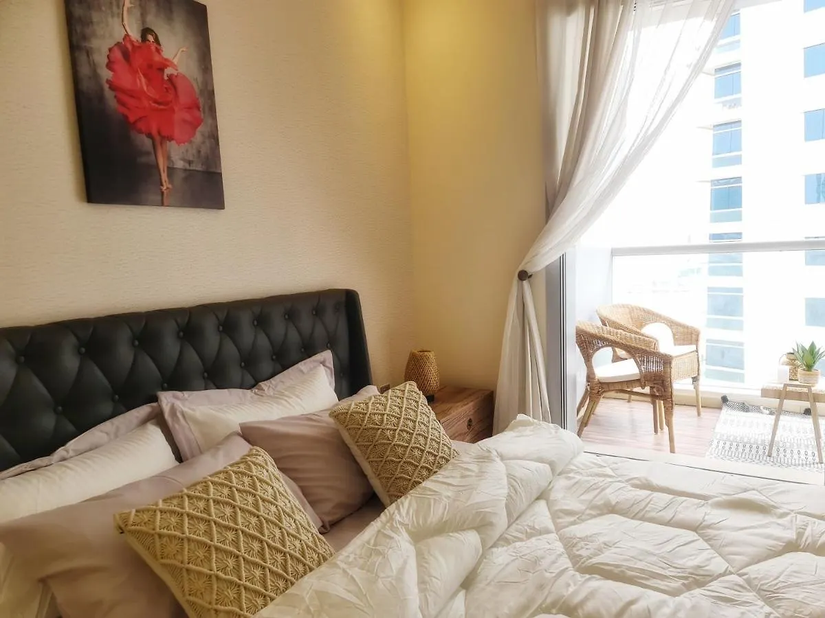 Green Sky Holiday Home With Shared Kitchen And Lounge Dubai Homestay