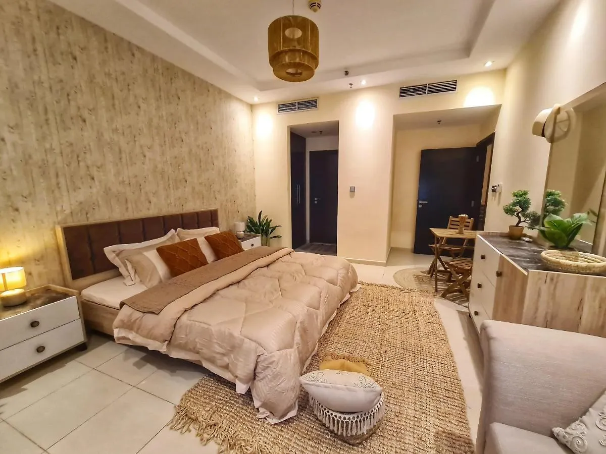 Green Sky Holiday Home With Shared Kitchen And Lounge Dubai United Arab Emirates
