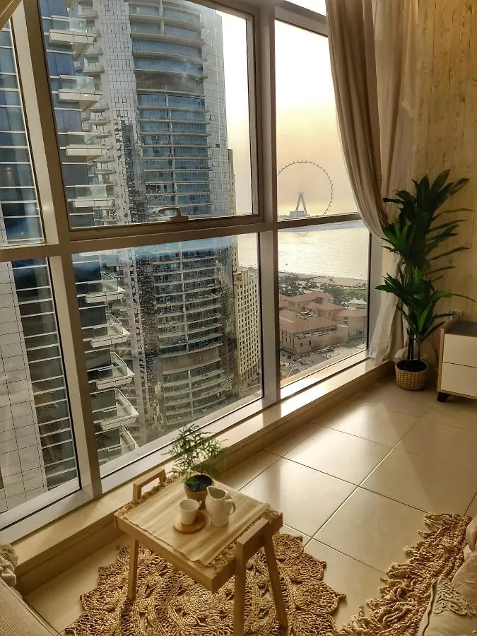 Green Sky Holiday Home With Shared Kitchen And Lounge Dubai