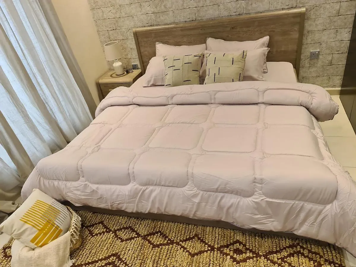 Green Sky Holiday Home With Shared Kitchen And Lounge Dubai