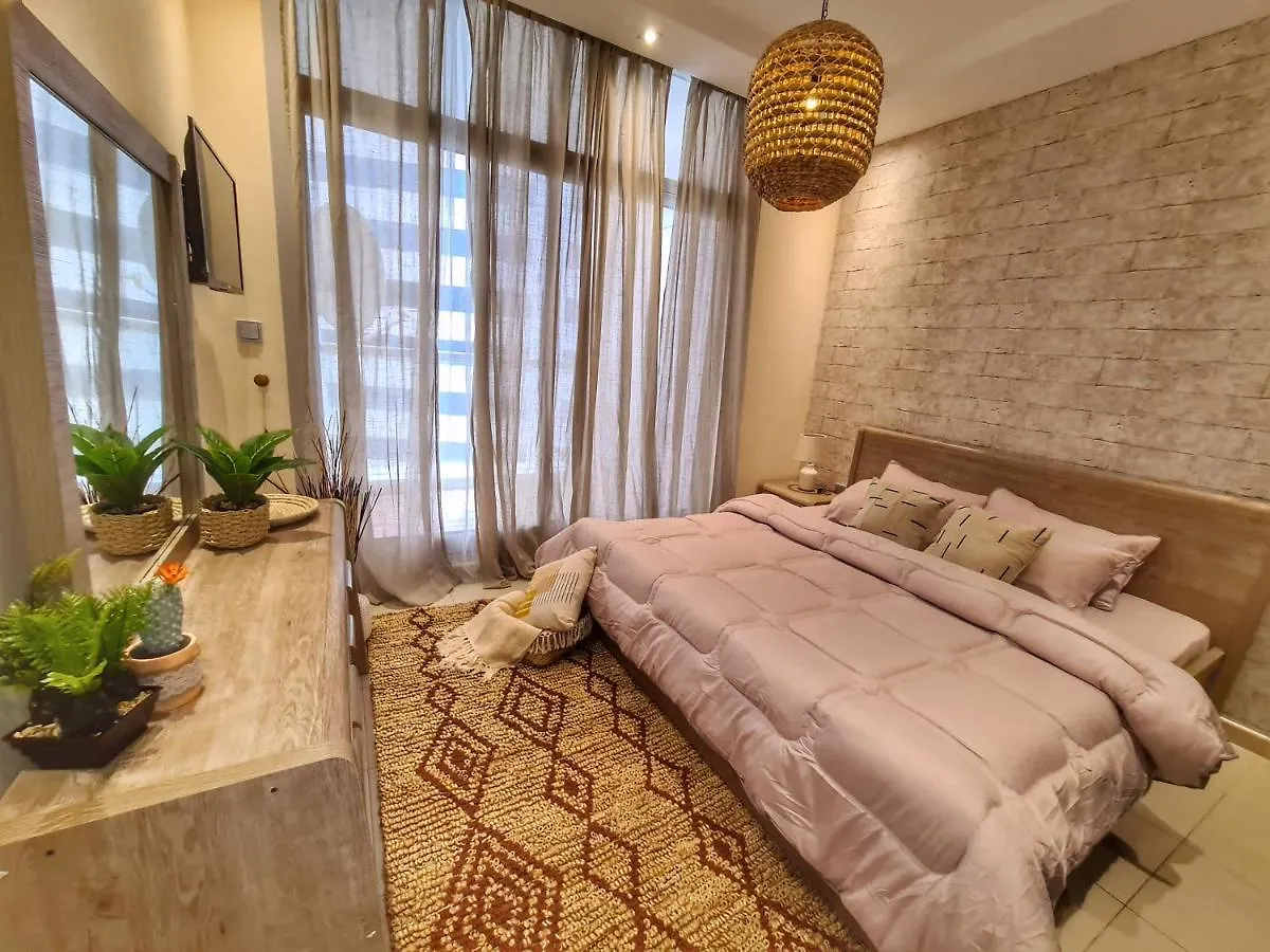 Green Sky Holiday Home With Shared Kitchen And Lounge Dubai