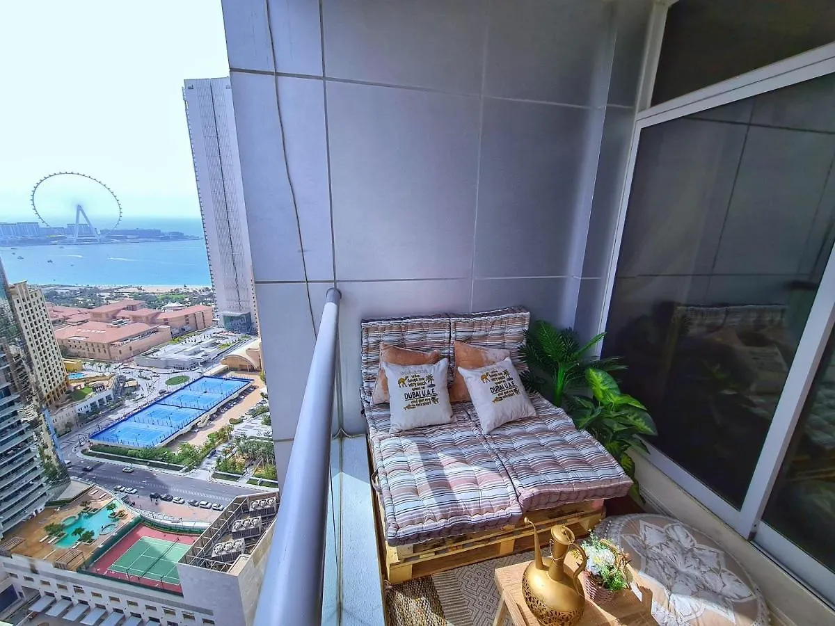 Homestay Green Sky Holiday Home With Shared Kitchen And Lounge Dubai