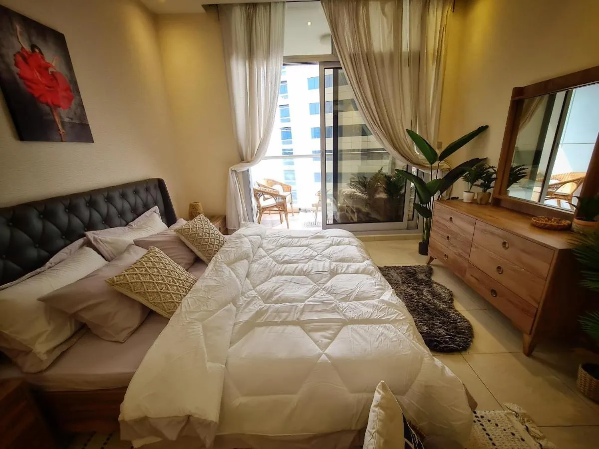 دبي Green Sky Holiday Home With Shared Kitchen And Lounge