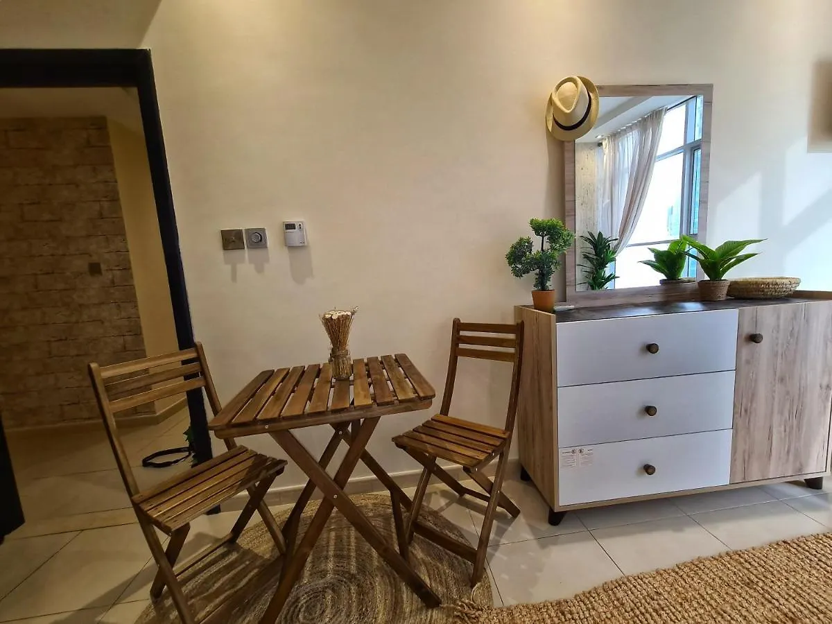 منزل للإقامة دبي Green Sky Holiday Home With Shared Kitchen And Lounge