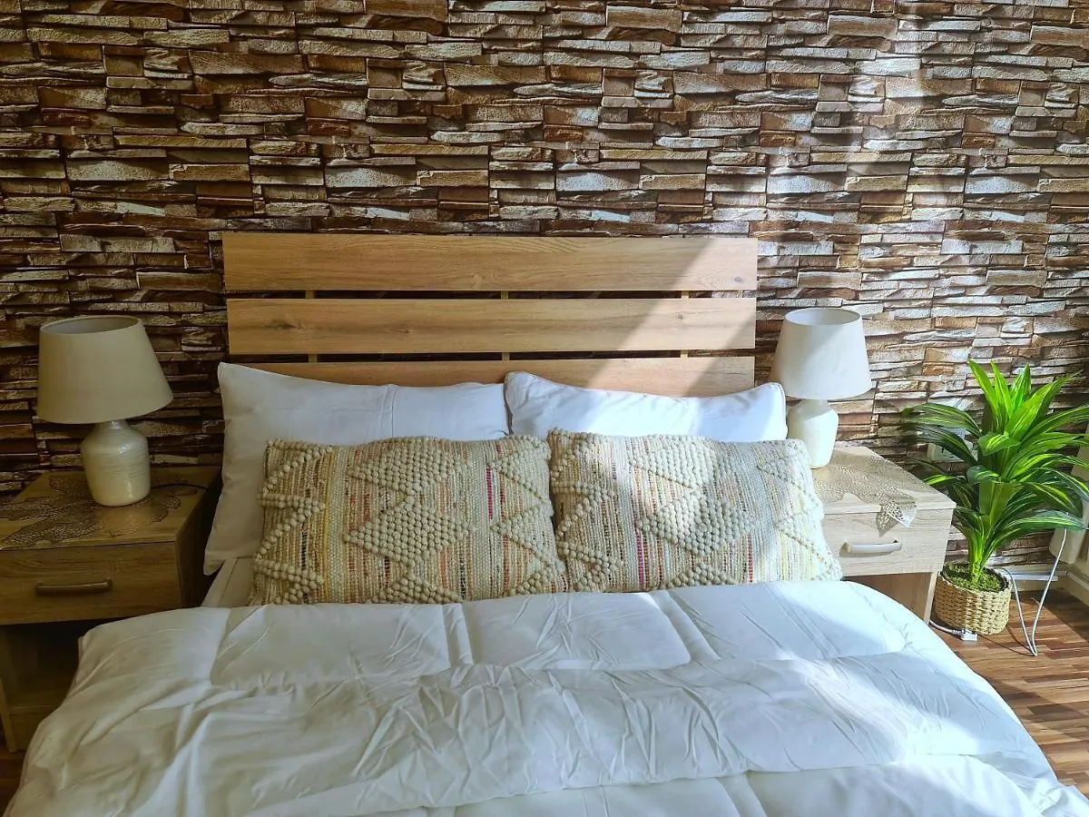 منزل للإقامة دبي Green Sky Holiday Home With Shared Kitchen And Lounge