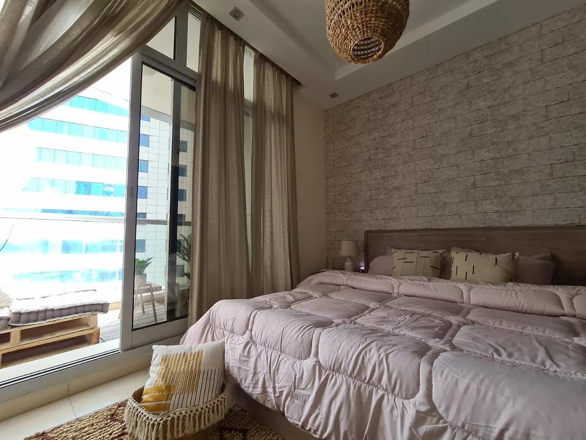 دبي Green Sky Holiday Home With Shared Kitchen And Lounge الإمارات العربية المتحدة