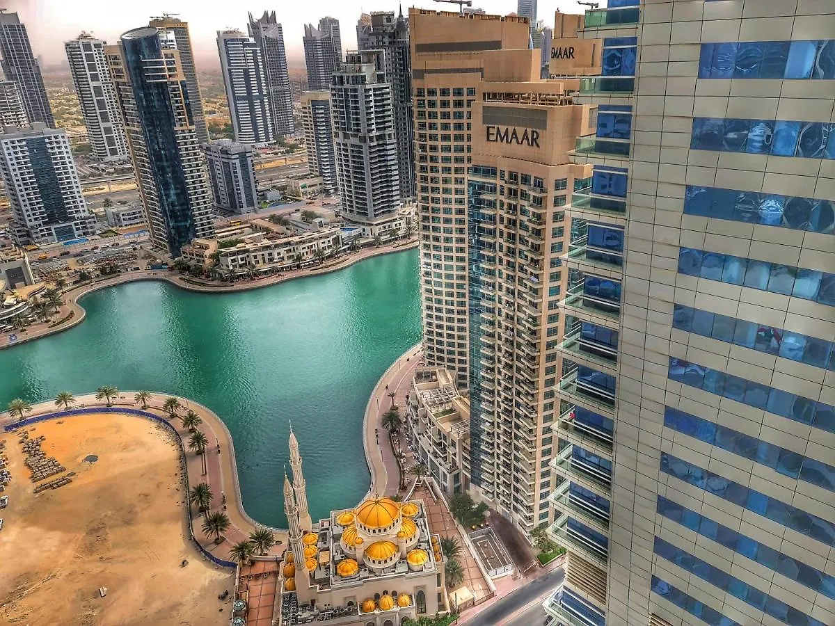 Homestay Green Sky Holiday Home With Shared Kitchen And Lounge Dubai