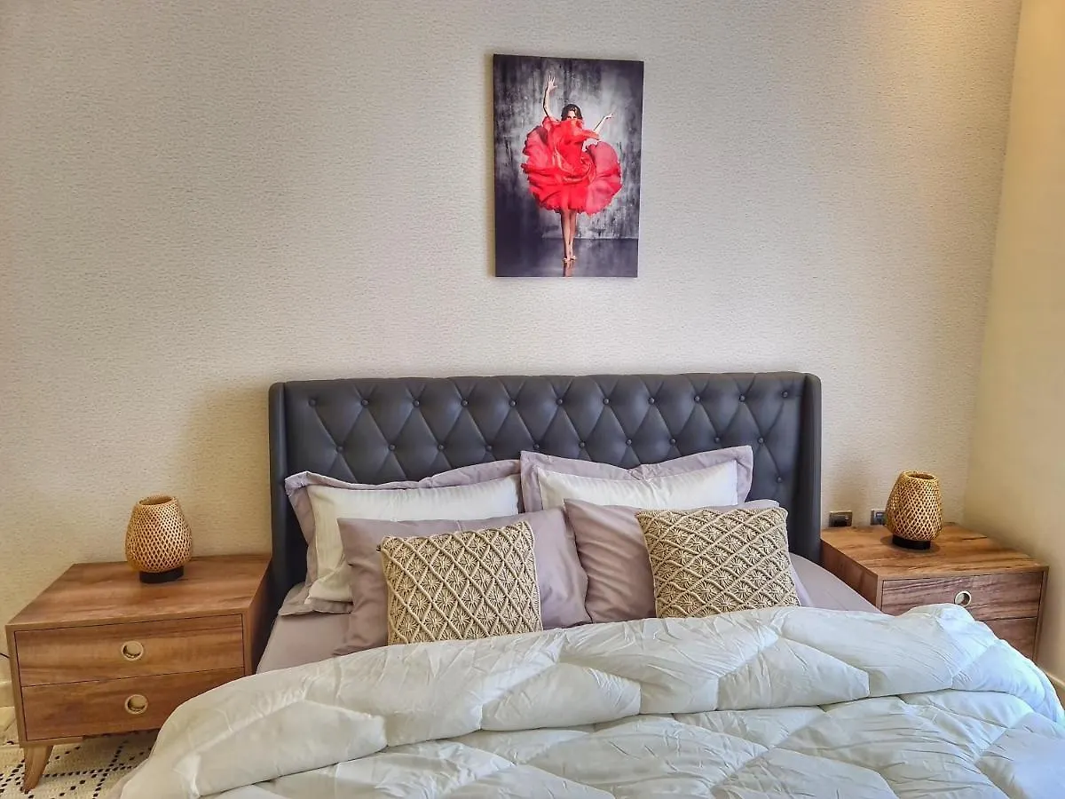 Homestay Green Sky Holiday Home With Shared Kitchen And Lounge Dubai United Arab Emirates
