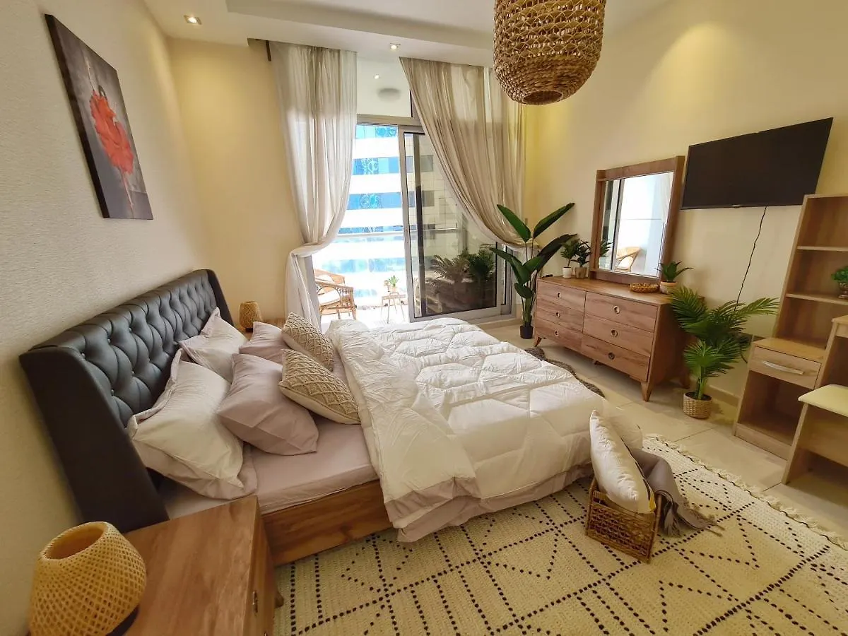 Green Sky Holiday Home With Shared Kitchen And Lounge Dubai
