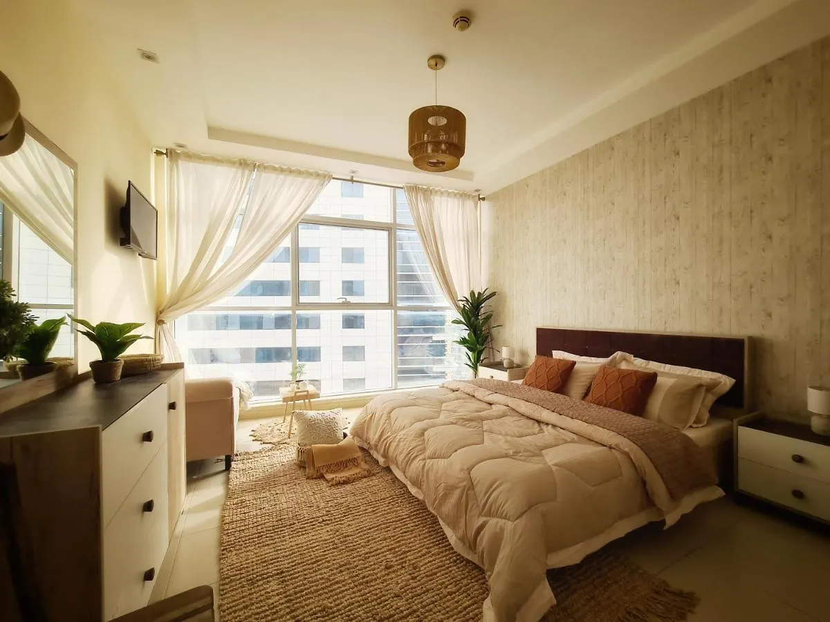 Homestay Green Sky Holiday Home With Shared Kitchen And Lounge Dubai