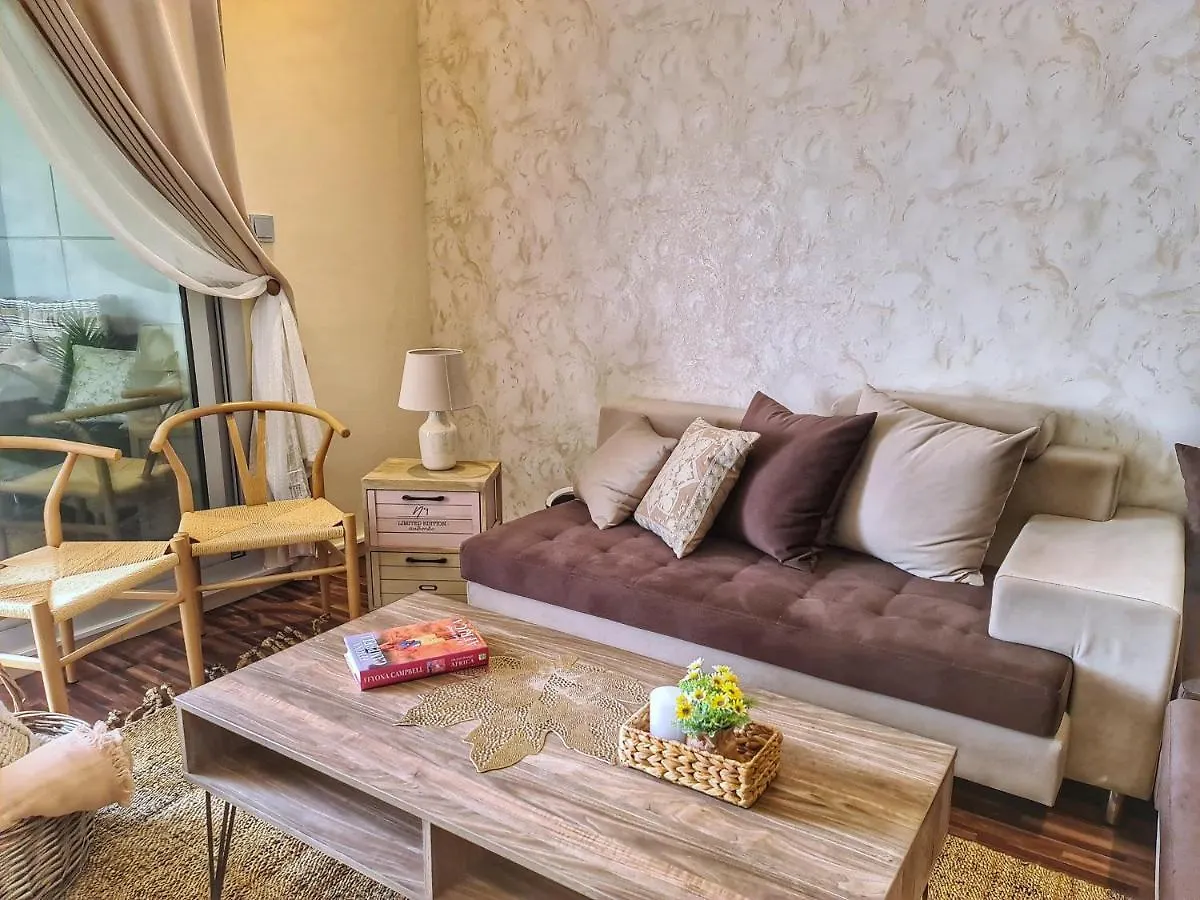 Homestay Green Sky Holiday Home With Shared Kitchen And Lounge Dubai