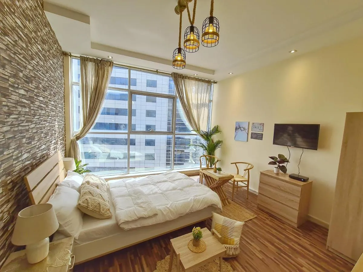 Green Sky Holiday Home With Shared Kitchen And Lounge Dubai