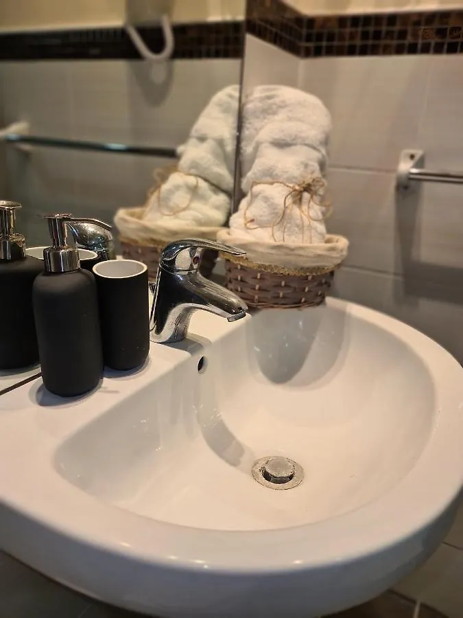 Homestay Green Sky Holiday Home With Shared Kitchen And Lounge Dubai