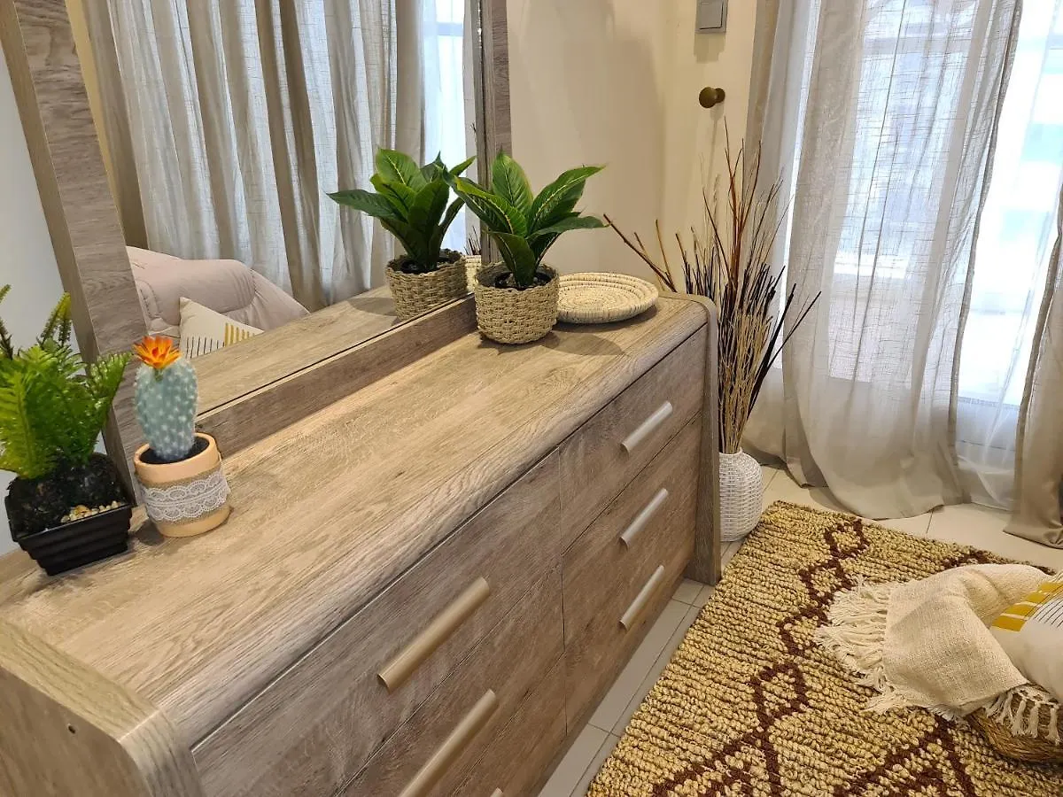 Green Sky Holiday Home With Shared Kitchen And Lounge Dubai Homestay