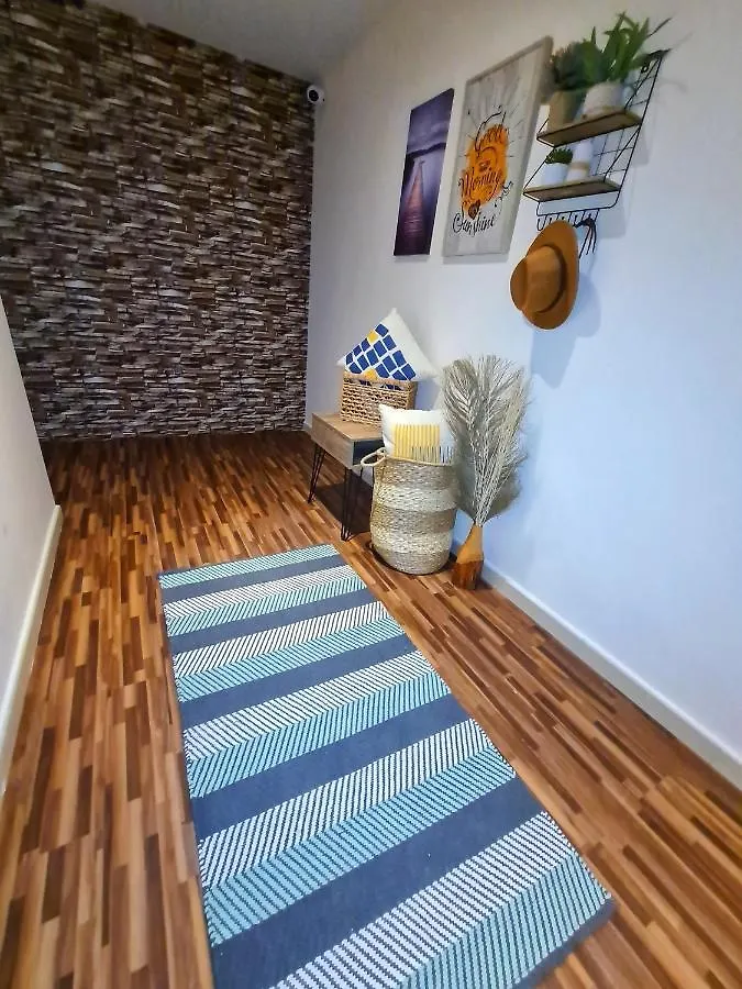 Green Sky Holiday Home With Shared Kitchen And Lounge Dubai Homestay