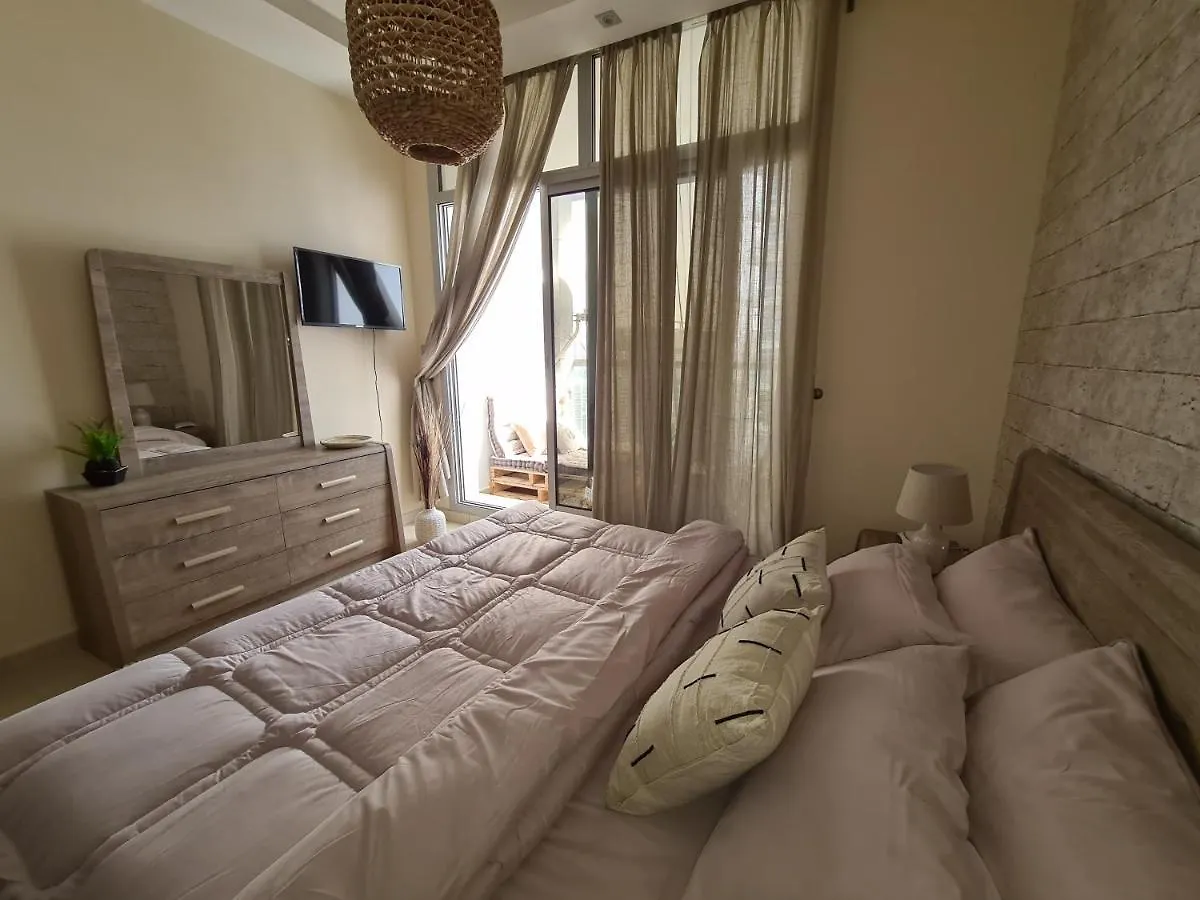 Green Sky Holiday Home With Shared Kitchen And Lounge Dubai Homestay