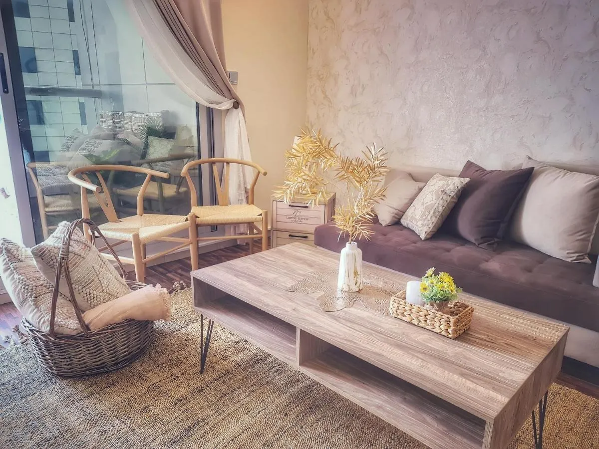 Green Sky Holiday Home With Shared Kitchen And Lounge Dubai